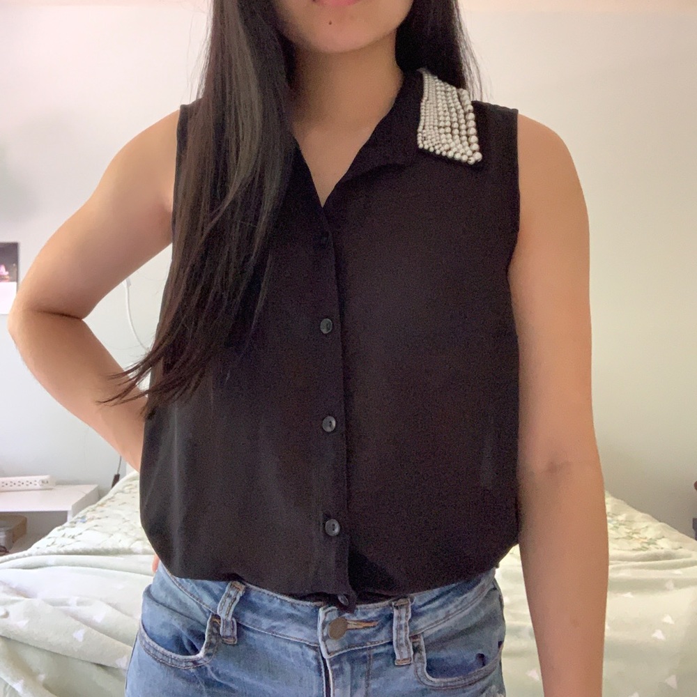 stylish sleeveless black top